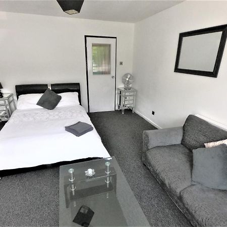 Town Centre Studio Flat! Basingstoke Zewnętrze zdjęcie